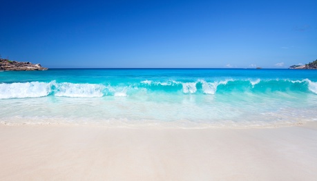 Wellen am Strand - Seychelleninsel