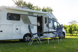 camper-mit-tisch