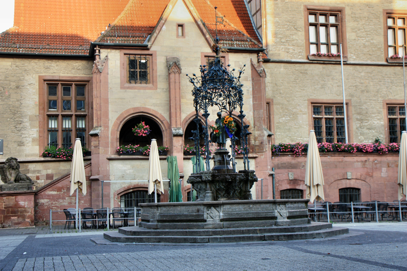 Gänseliesel vorm alt Rathaus in Göttingen