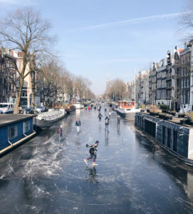 Im Winter bieten die Grachten eine schöne Landschaft zum Schlittschuhlaufen
