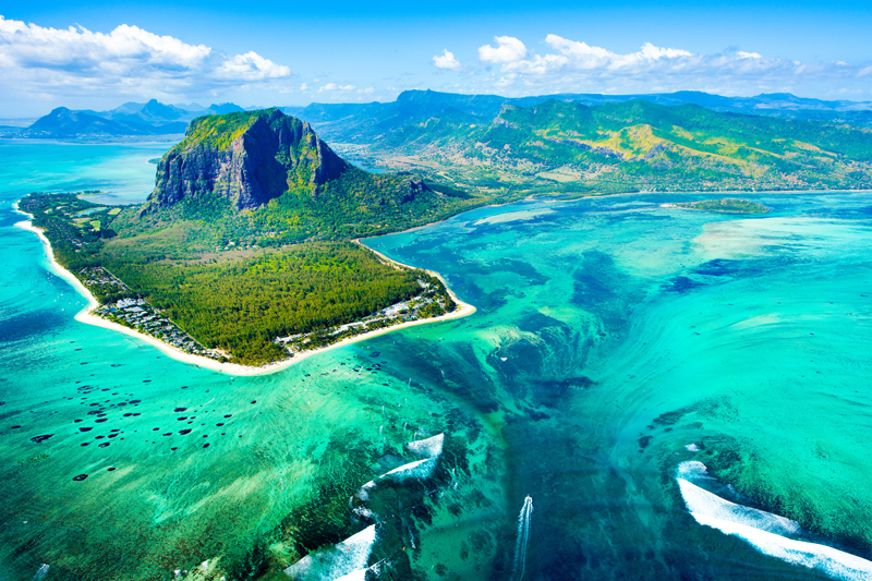 Luftaufnahme des Inselriffs von Mauritius