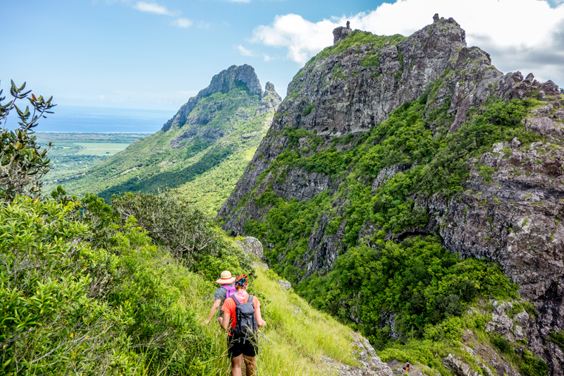 Wandern in den Trois Mamelles-Bergen auf der zentralen tropischen Insel Mauritius