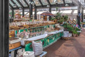 Pazari-i-Ri-Markt-in-Tirana