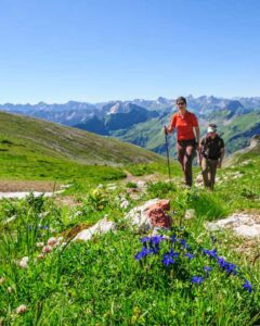 Bergwanderung bei herrlichem Wetter und atemberaubenden Panorama im Allgäu