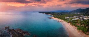 abendlicher-strand-in-khao-lak