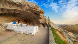 Die dachlose Kirche Panagia Kakaviotissa auf der Insel Lemnos