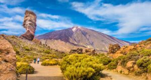 Pico del Teide mit der berühmten Felsformation Roque Cinchado