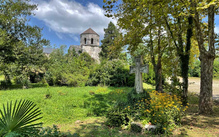 Altes-Kreuz-am-Weg-zum-Kloster-Khobi