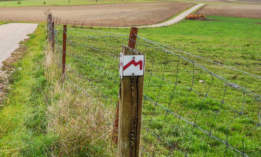 wegweiser--rotes-m-mullerthl-trail