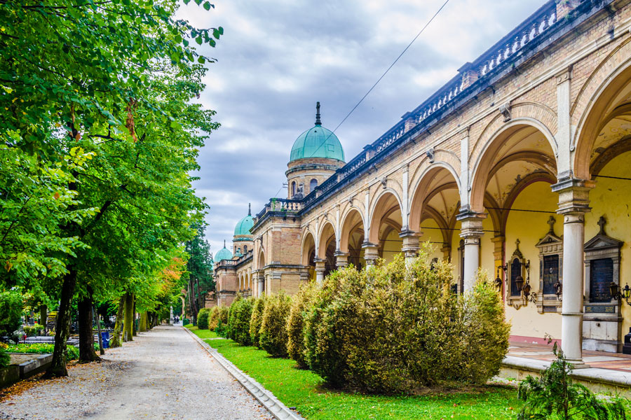 Blick auf die Arkaden des Mirogoj-Friedhofs in Zagreb