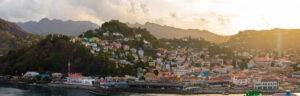 Blick vom Hafen St. George´s auf die Insel Grenada