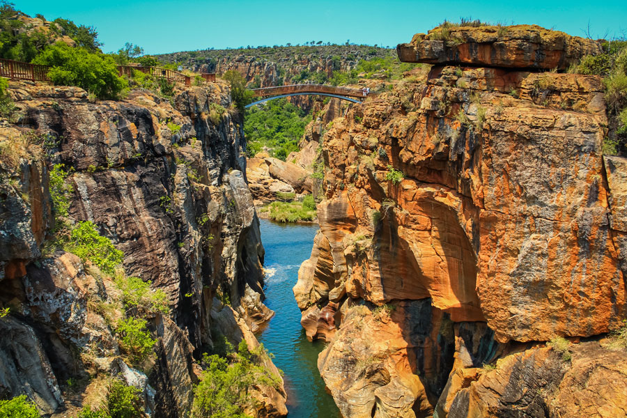 Brücke über den Canyon bei den Bourke's Luck Potholes im Blyde River, Mpumalanga, Südafrika