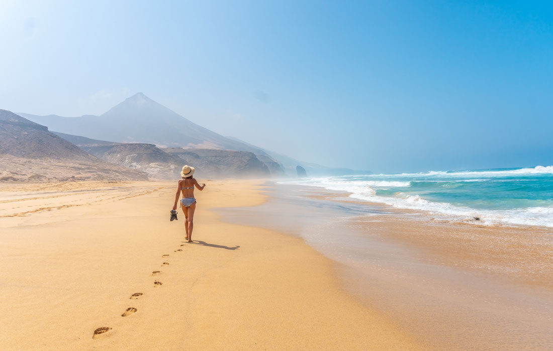 Strand-Cofete-im-Naturpark-Jandia--Kueste-von-Barlovento