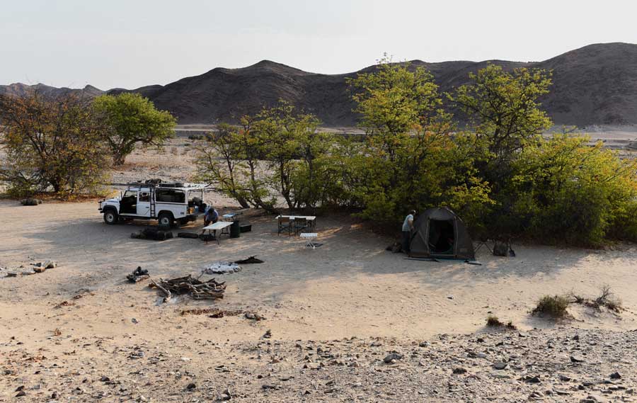 Etosha-Nationalpark-Zelt-Camp-in-Namibia