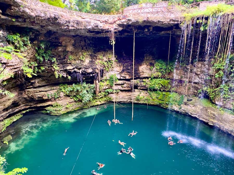 Cenote in Chichén Itzá