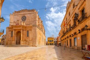 Kathedrale von Ciutadella de Menorca im historischen Altstadtkern der mittelalterlichen spanischen Stadt Ciutadella