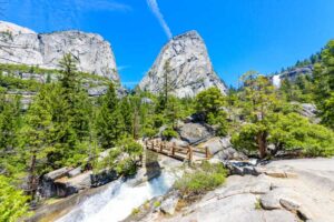 Wandern bei Nevada Falls entlang des John Muir Trail und des Mist Trail