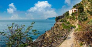 Der berühmte Wanderweg Sentiero Azzurro, der die fünf Dörfer Cinqueterre, La Spezia, Ligurien, Italien verbindet