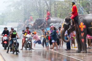 erlebnis-songkran-fest