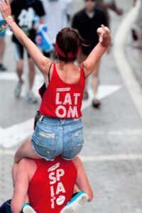 la-tomatina-besucher