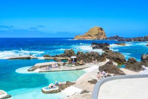 Natürliche vulkanische Schwimmlagunen in Porto Moniz