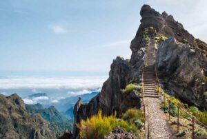 "Stairs to Heaven" - Atemberaubende Aussicht auf dem berühmten Bergwanderweg vom Pico do Arieiro zum Pico Ruivo