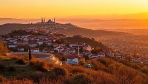 Sonnenuntergang über Plovdiv vom Nebet Tepe Hügel aus gesehen, mit Blick auf die Altstadt und das antike Theater