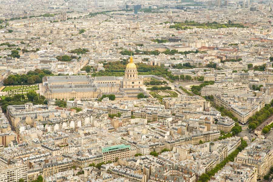 Panoramablick von der zweiten Etage des Eiffelturm Paris über die Stadt 