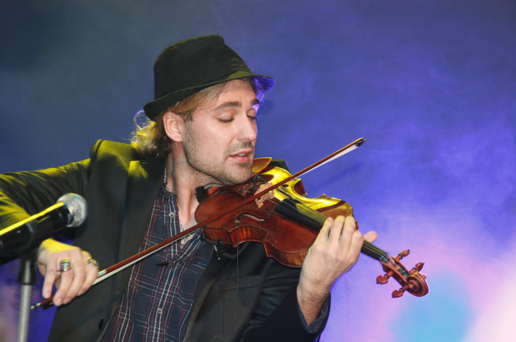 David Garrett bei einem seiner energiegeladenen Konzerte mit Violine David Garrett bei einem seiner energiegeladenen Konzerte mit Violine