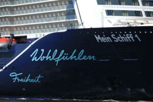 Mein Schiff 1 auf dem Mittelmeer während der Rock 'n' Sail 2026 mit Peter Maffay und Band