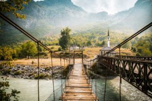 Hängebrücke im Valbona-Tal