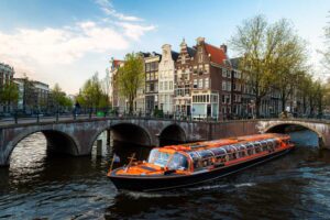 amsterdam-mit-schiff-besichtigen