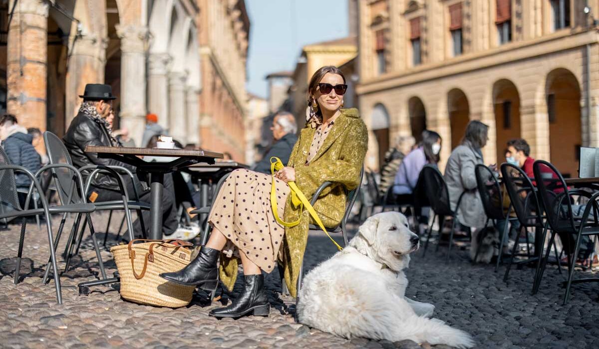 mit-hund-im-urlaub-in-der-stadt