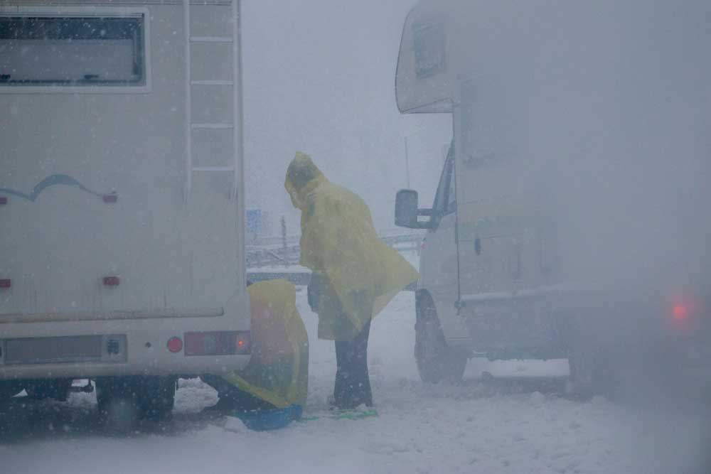 schneeketten-bei-wohnmobil